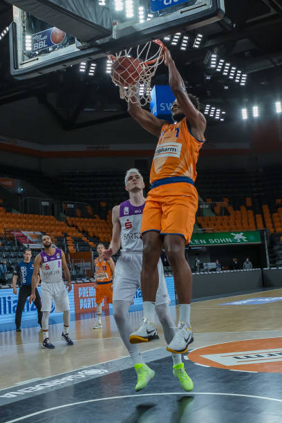 是场均数据 是场均数据