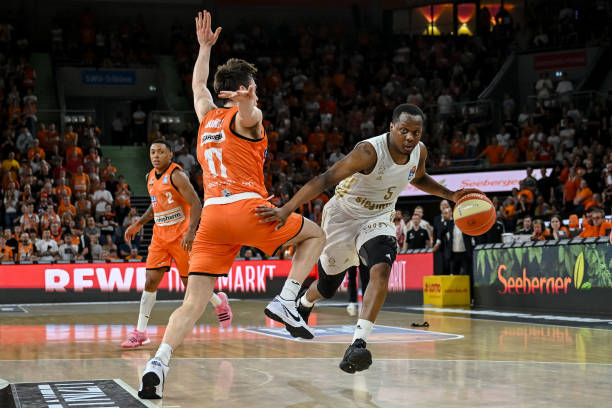 减少夸张抱 减少夸张抱